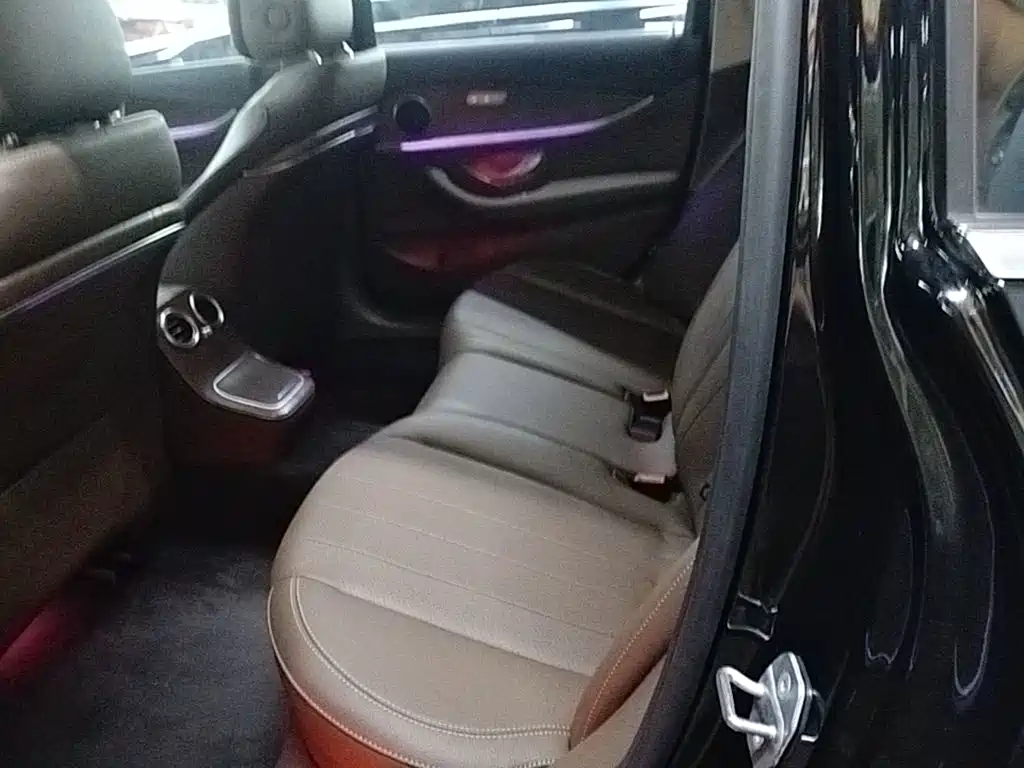 Mercedes-Benz E-Class — миниатюра 17