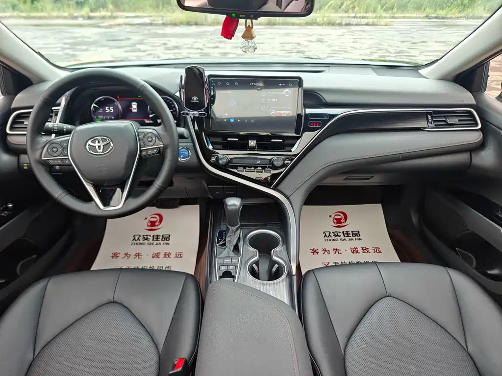 Toyota Camry — миниатюра 5