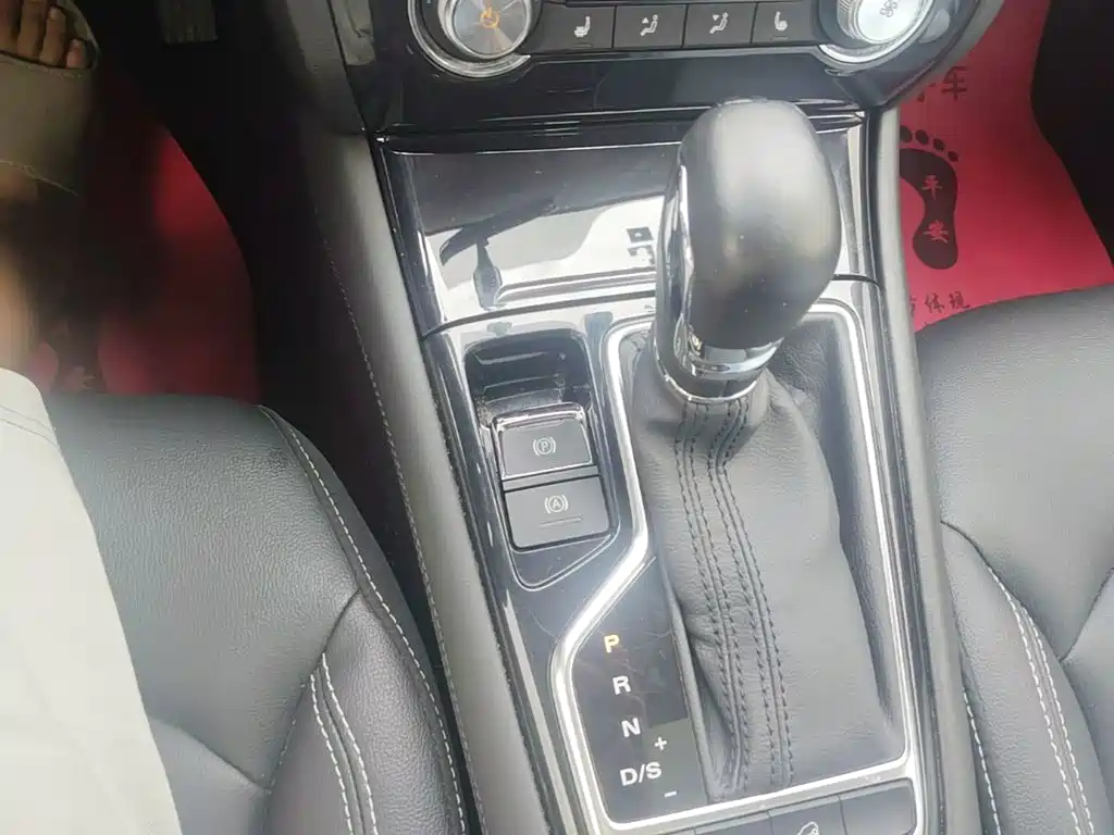 Roewe RX3 — миниатюра 14