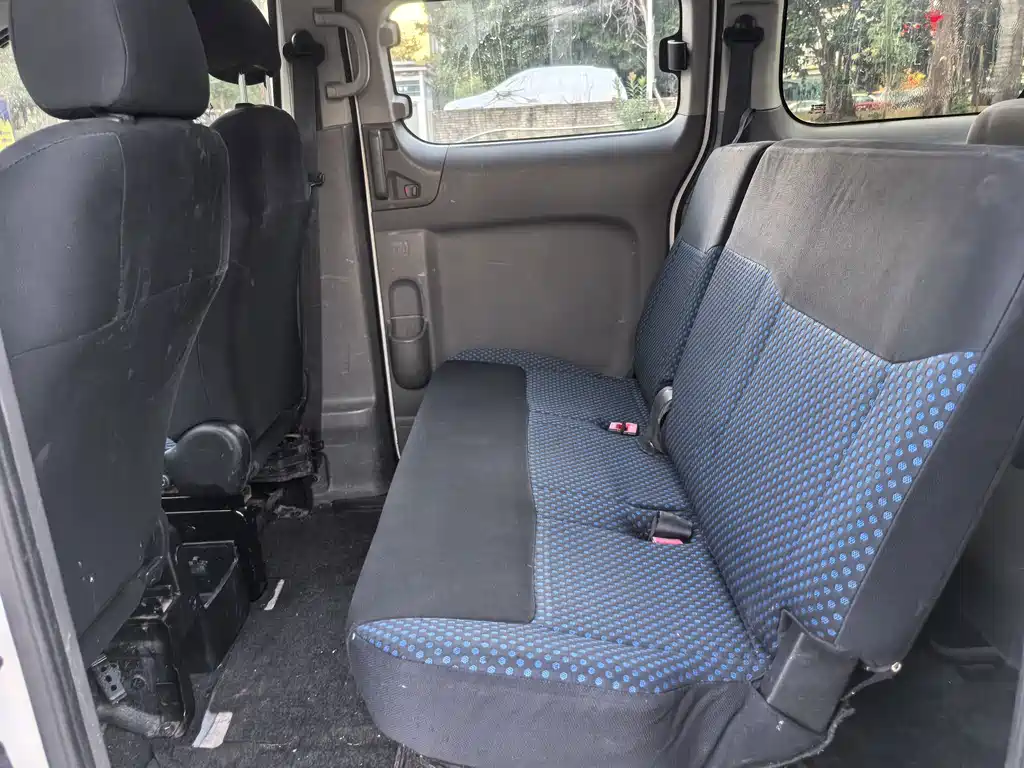 Nissan NV200 — миниатюра 8