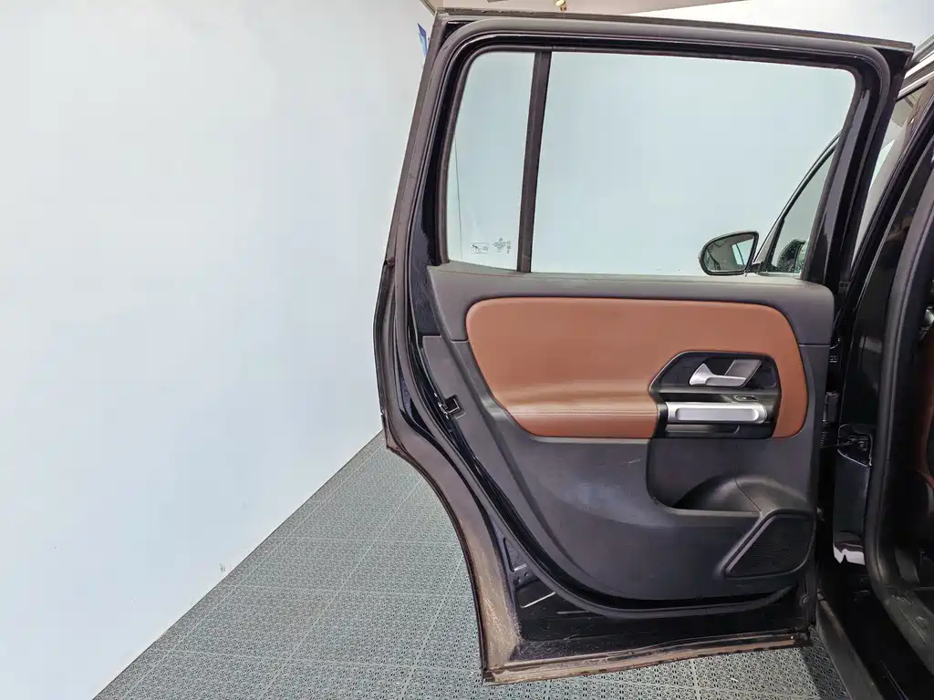Mercedes-Benz GLB — миниатюра 14