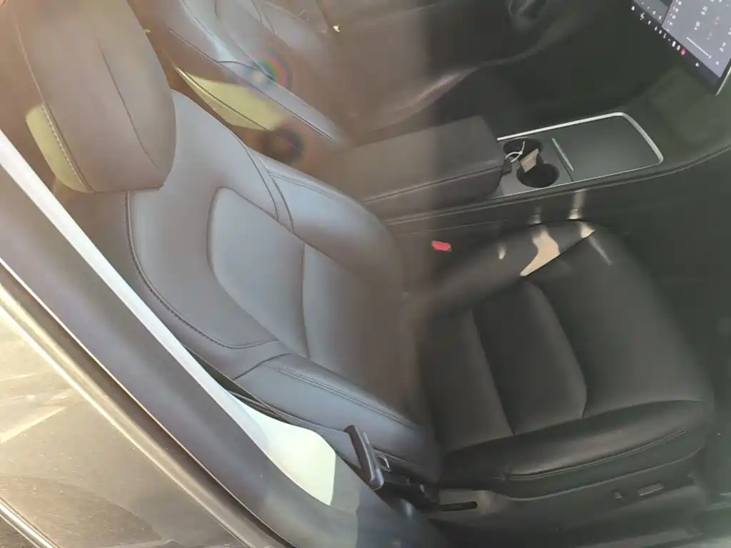 Tesla Model Y — миниатюра 25