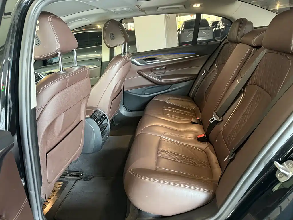 BMW 5 Series New Energy — миниатюра 5