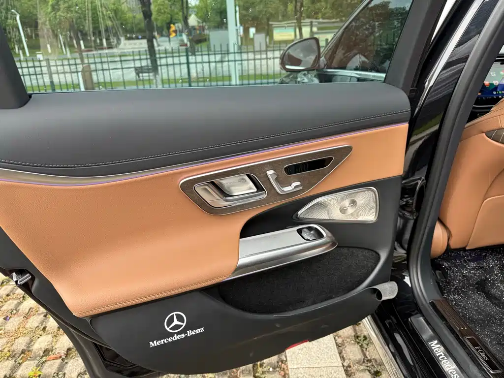 Mercedes-Benz E-Class — миниатюра 7