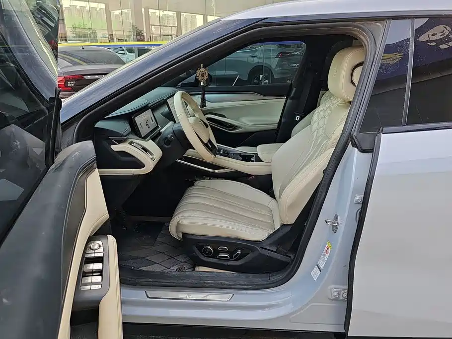 BYD L EV — миниатюра 9