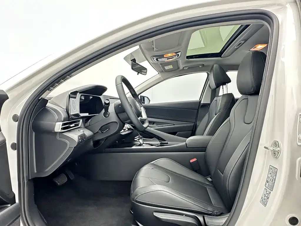 Hyundai Elantra — миниатюра 4