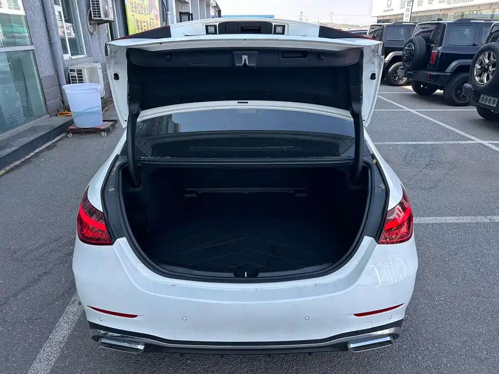 Mercedes-Benz C-Class — миниатюра 15