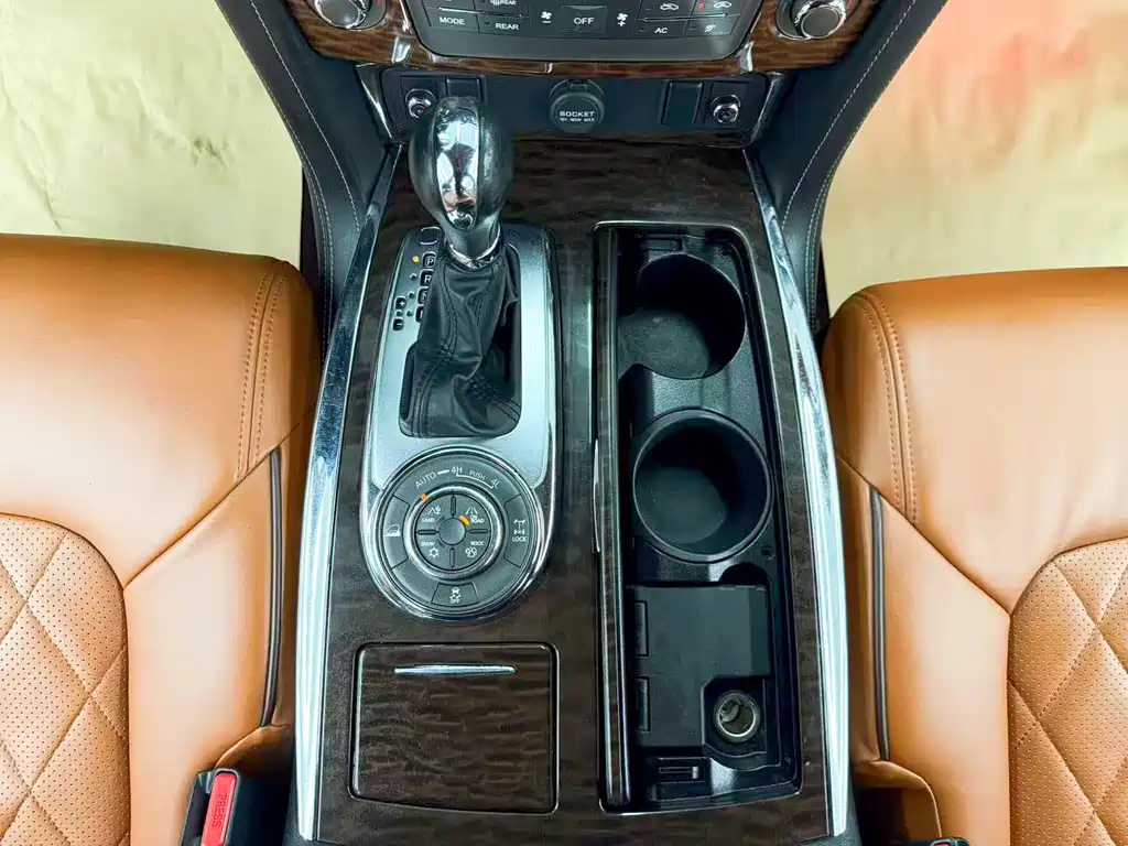 Nissan Patrol — миниатюра 18