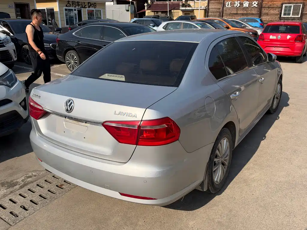 Volkswagen Lavida — миниатюра 2
