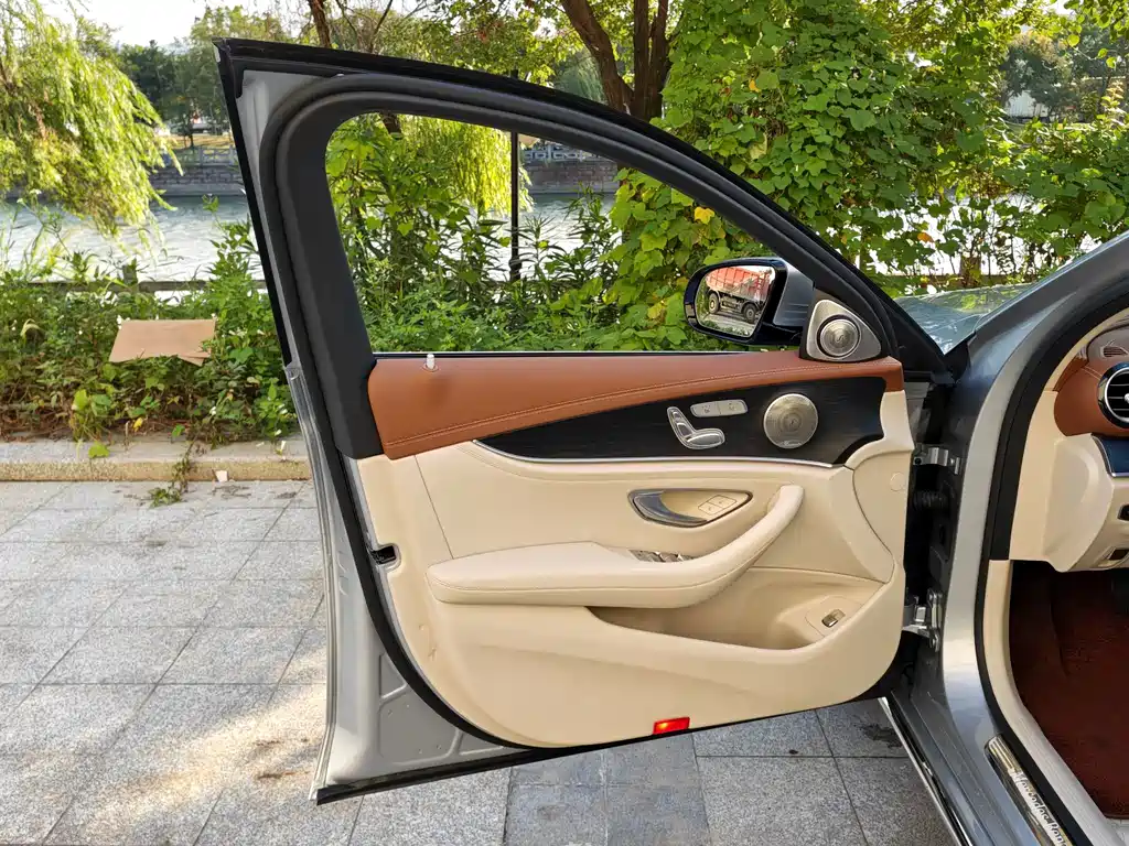 Mercedes-Benz E-Class — миниатюра 4