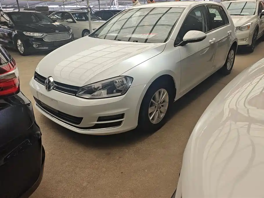 VOLKSWAGEN GOLF