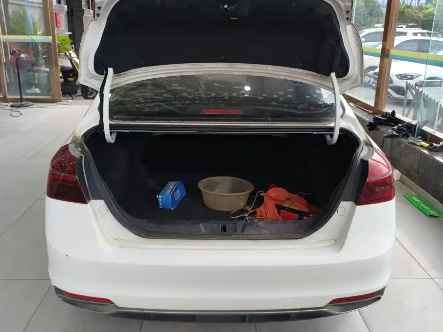 Geely Emgrand — миниатюра 4