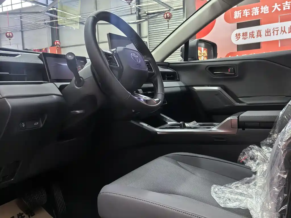 Toyota RAV4 2026 2.0L Luxury