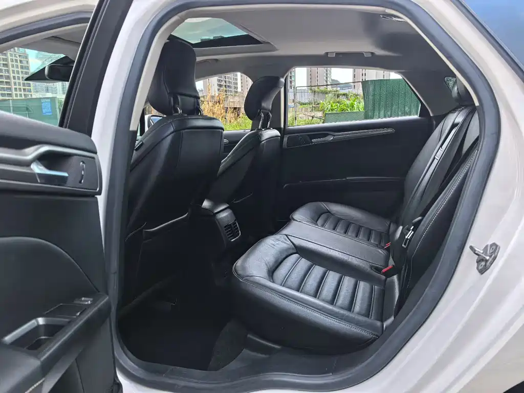Ford Mondeo — миниатюра 5
