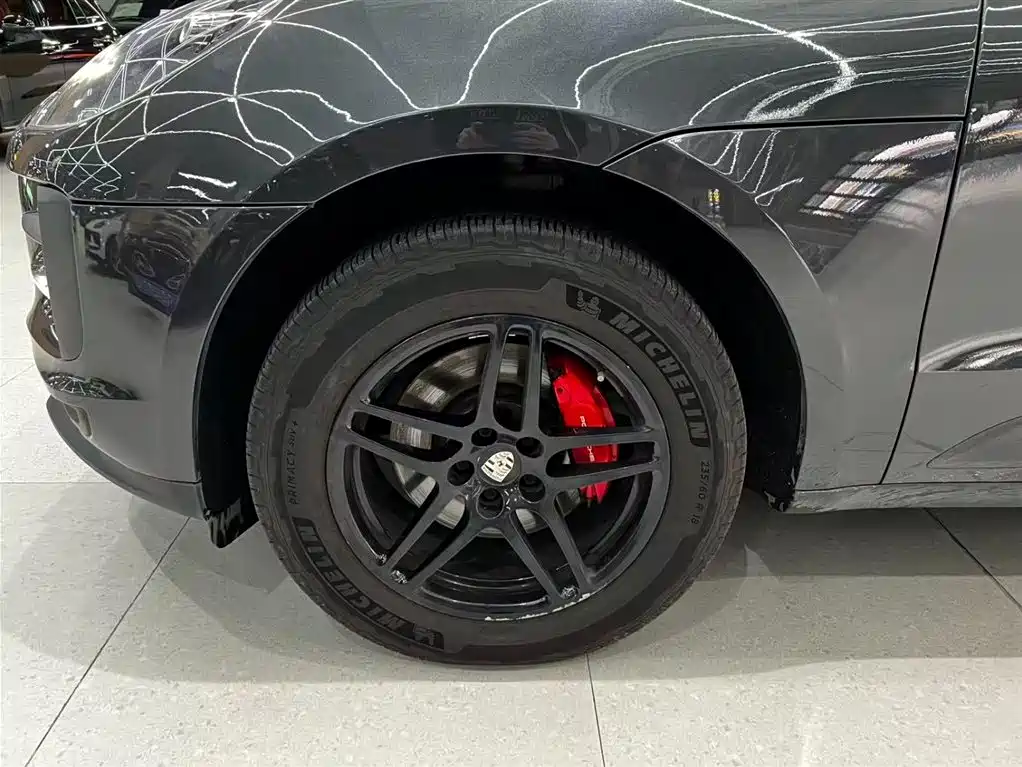 PORSCHE MACAN