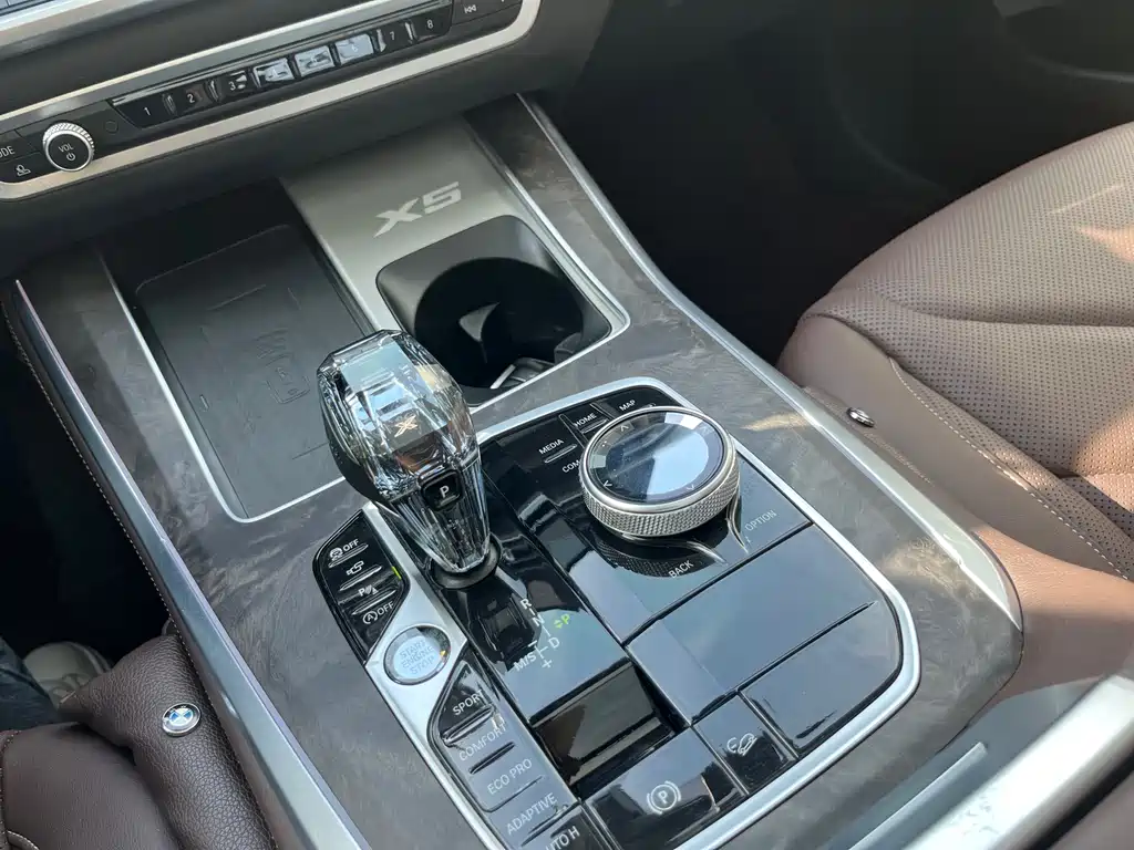 BMW X5 2022 xDrive 30Li Premium M Sport