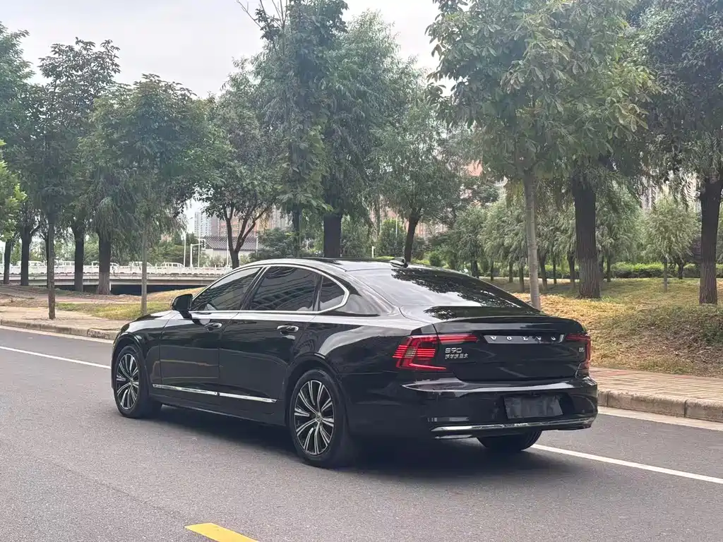 Volvo S90 — миниатюра 7