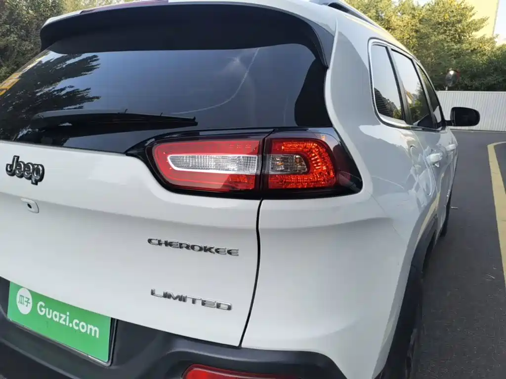 Jeep Cherokee — миниатюра 8