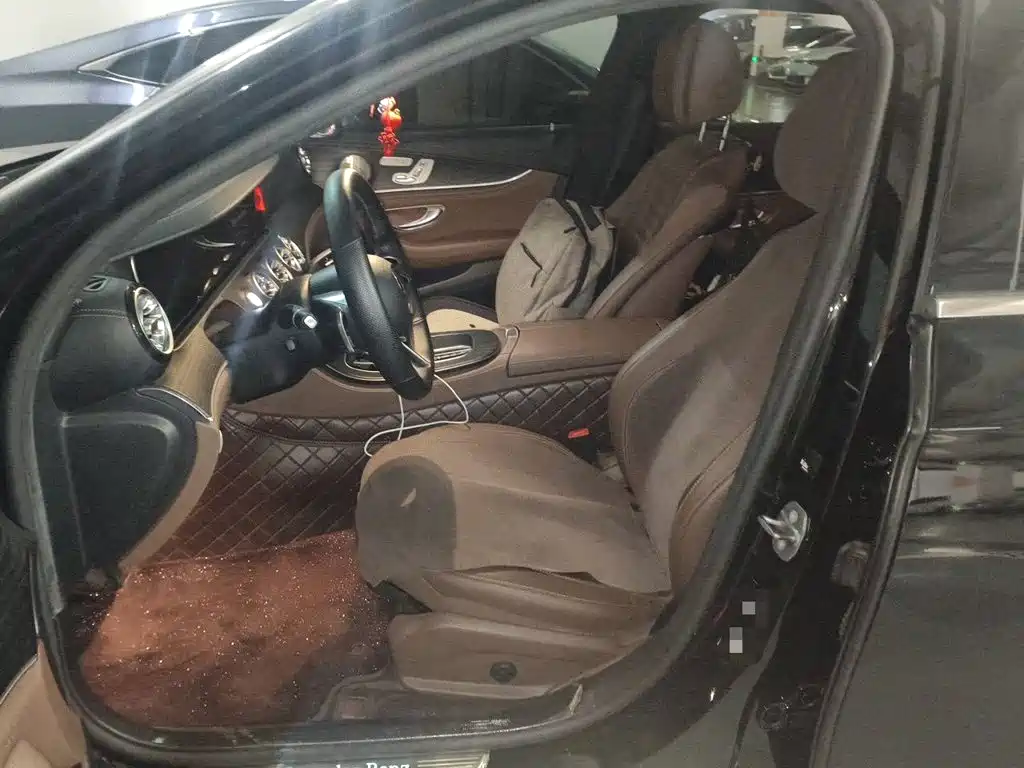 Mercedes-Benz E-Class — миниатюра 11