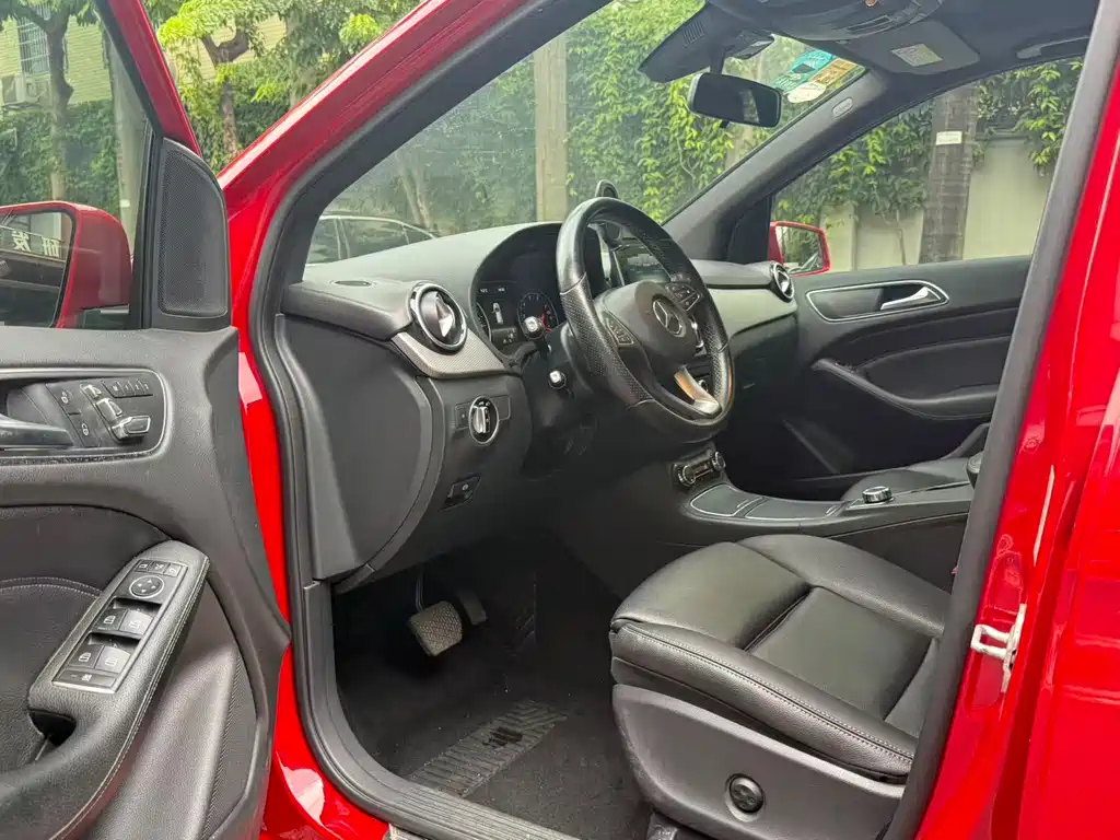 Mercedes-Benz B-Class — миниатюра 7