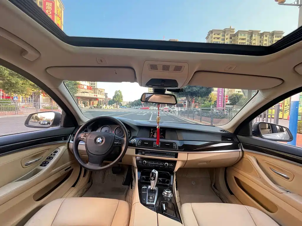 BMW 5 Series — миниатюра 10