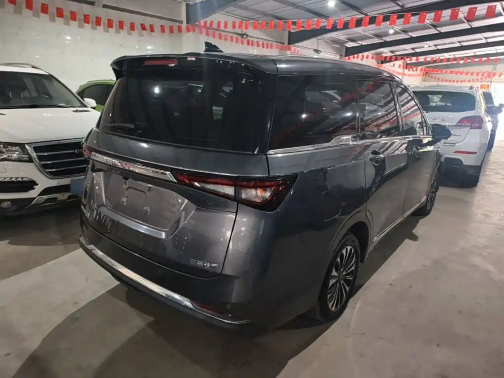 Wuling Jiachen — миниатюра 7
