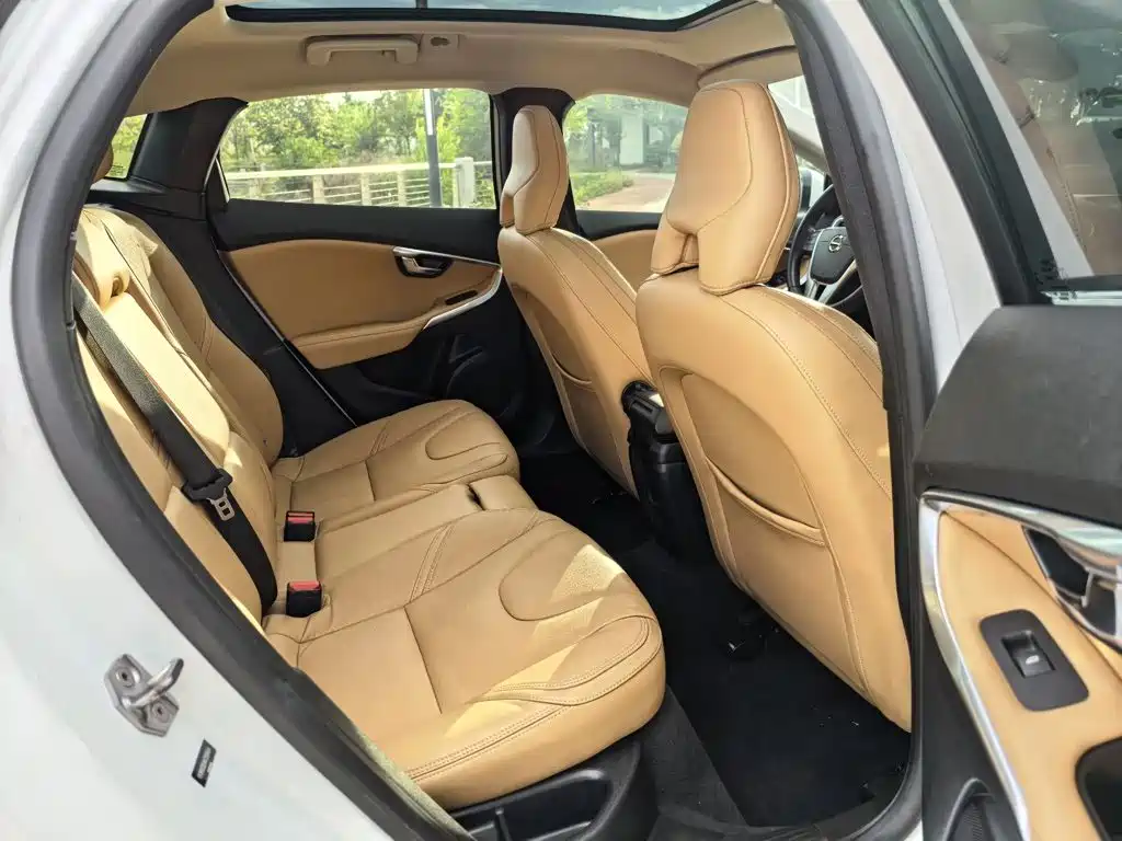 Volvo V40 — миниатюра 5