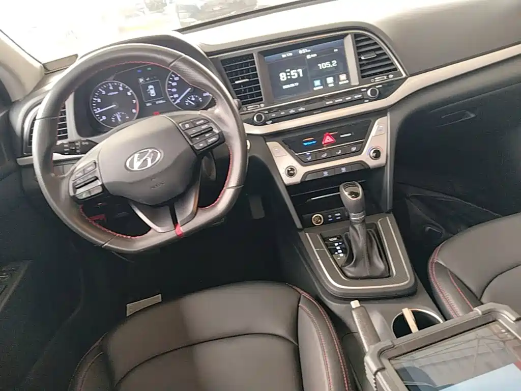 Hyundai Elantra — миниатюра 10