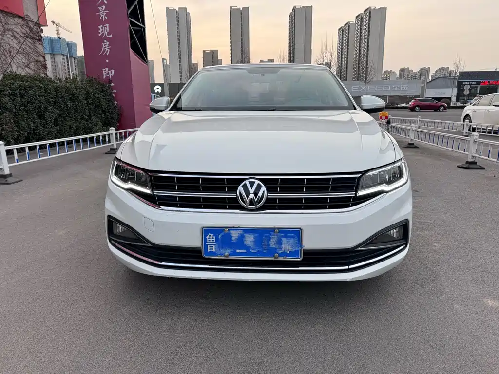 VOLKSWAGEN BORA