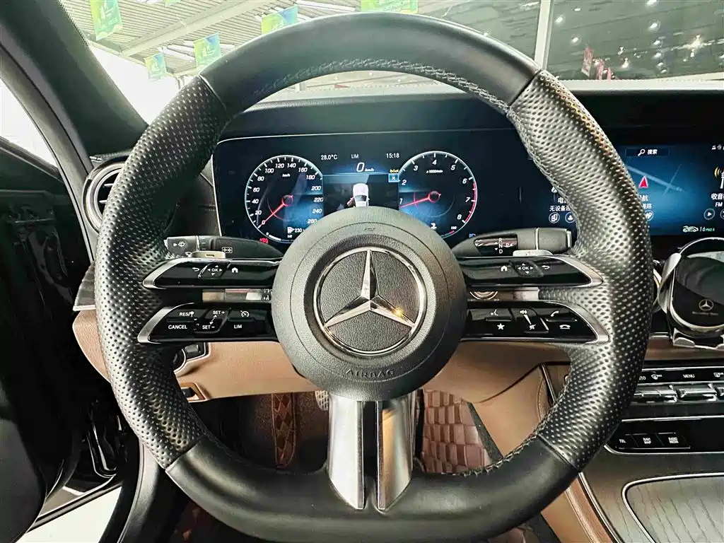 Mercedes-Benz E-Class — миниатюра 12