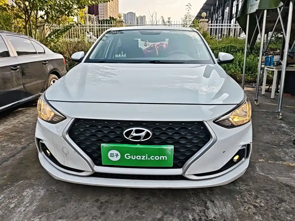 Hyundai Elantra — миниатюра 3