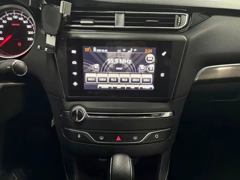 Peugeot 408 — миниатюра 19