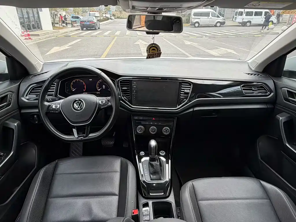 VOLKSWAGEN T ROC EXPLORING SONGS