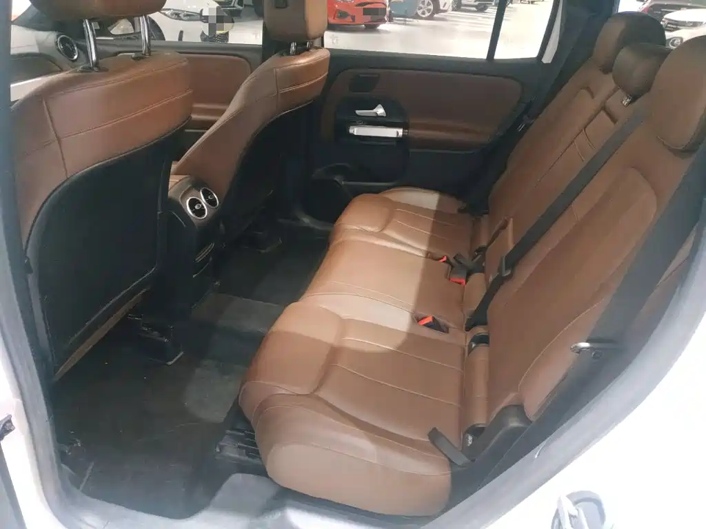 Mercedes-Benz GLB — миниатюра 17