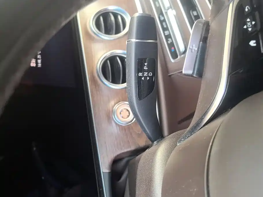 Mercedes-Benz E-Class — миниатюра 16