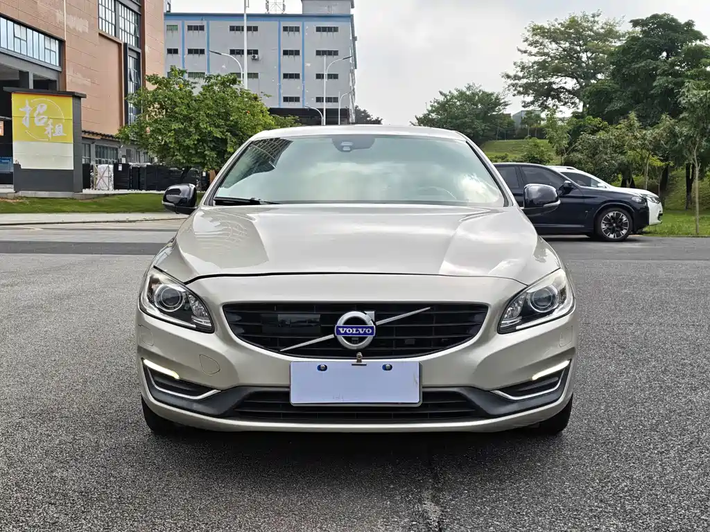 Volvo S60 — миниатюра 2