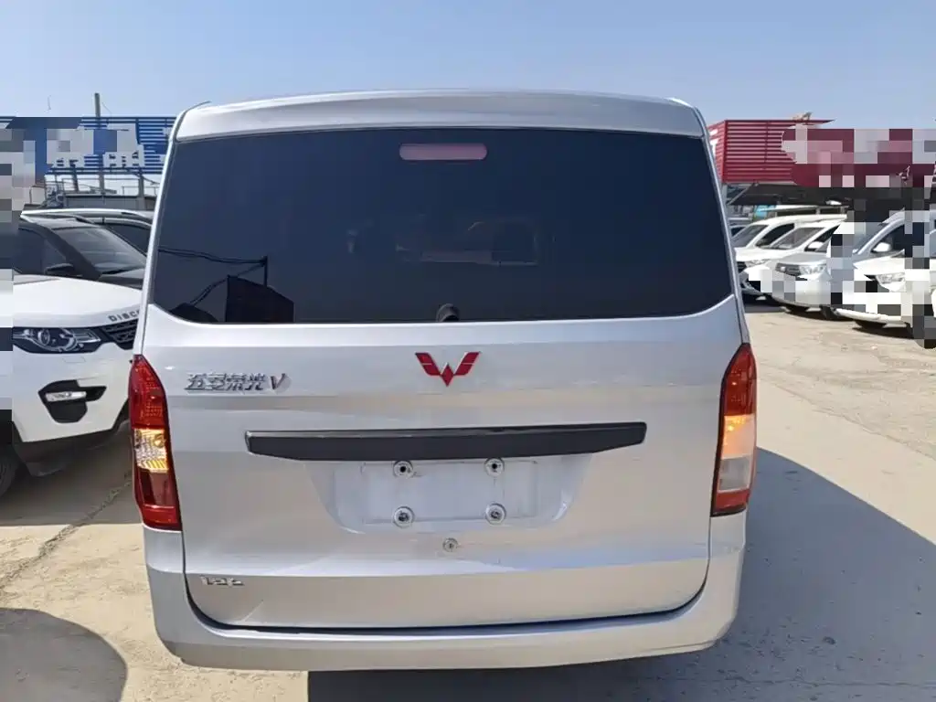 Wuling Rongguang V — миниатюра 6