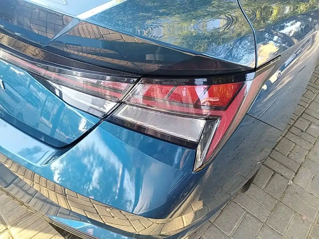 Hyundai Elantra — миниатюра 8