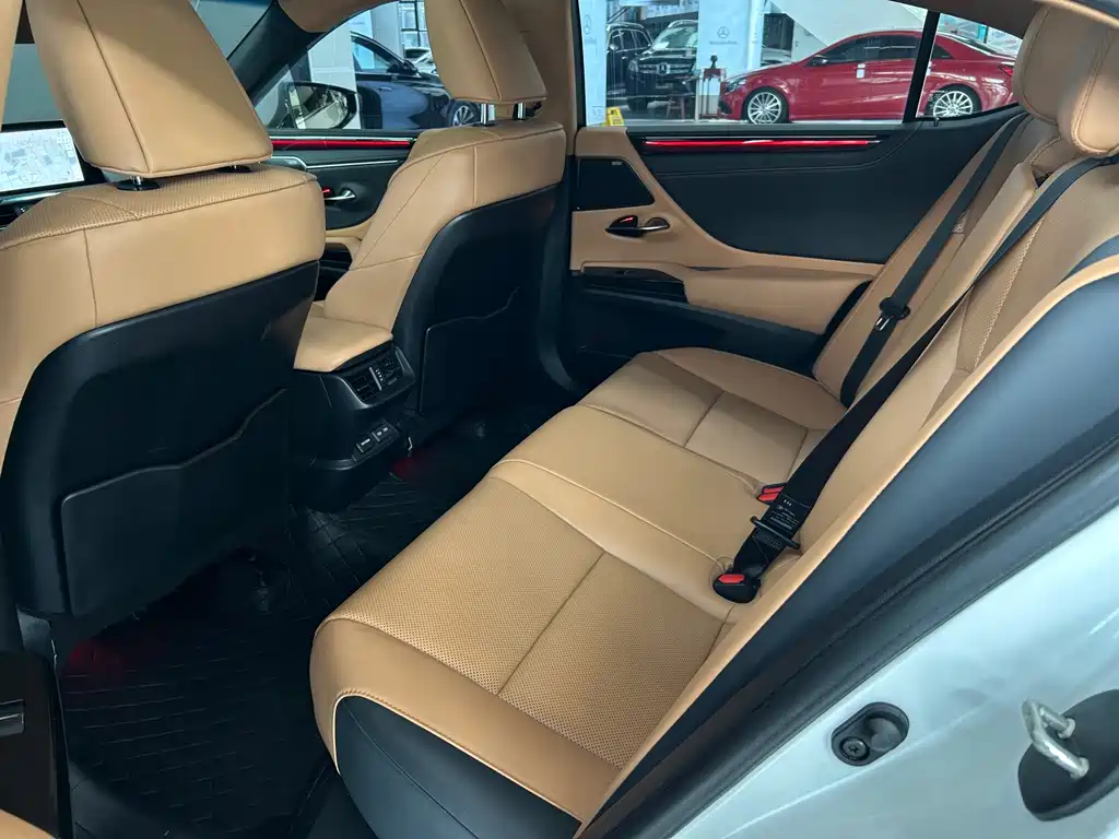 Lexus ES — миниатюра 10