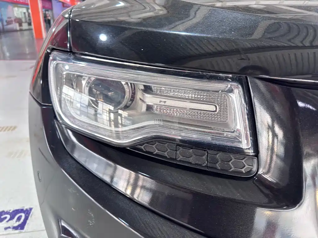 Jeep Grand Cherokee (Import) — миниатюра 18