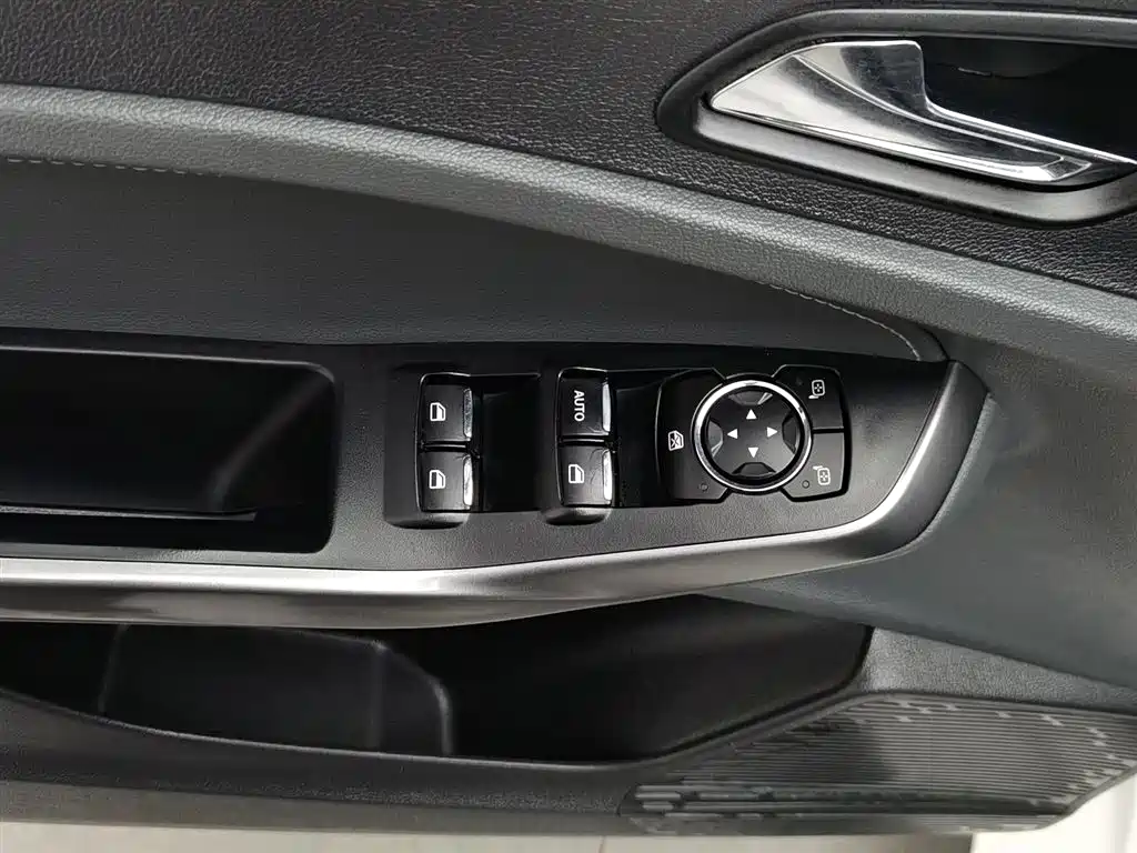 Ford Escort 2017 1.5L MT Fashion