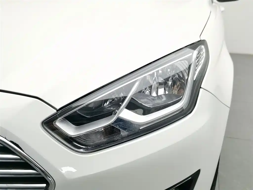 Ford Escort 2017 1.5L MT Fashion
