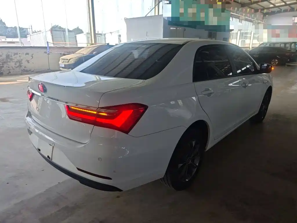 BYD Qin — миниатюра 7