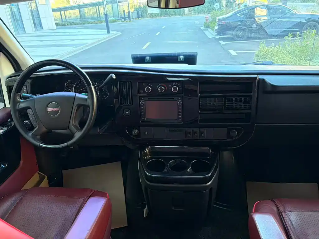 GMC Savana — миниатюра 9