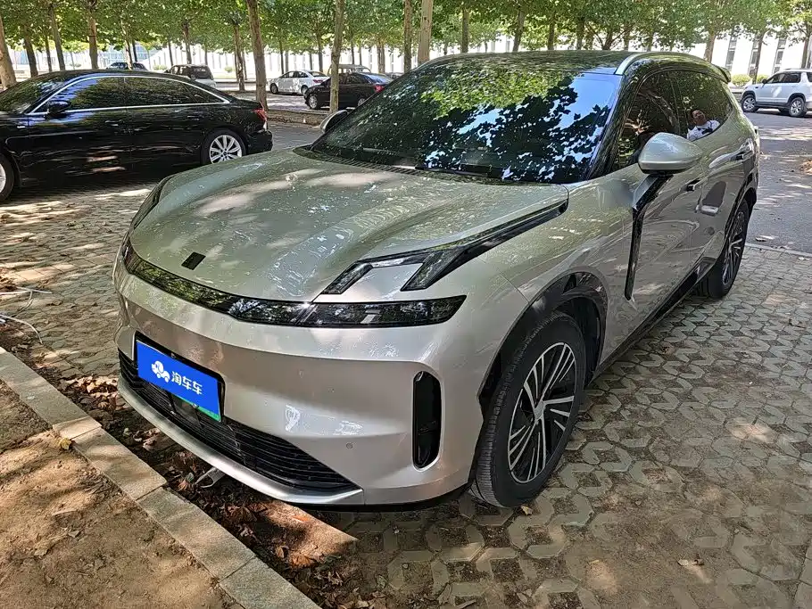 Lynk & Co 08 EM-P