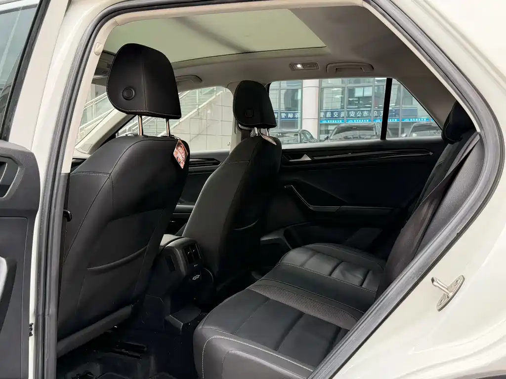 VOLKSWAGEN T ROC EXPLORING SONGS