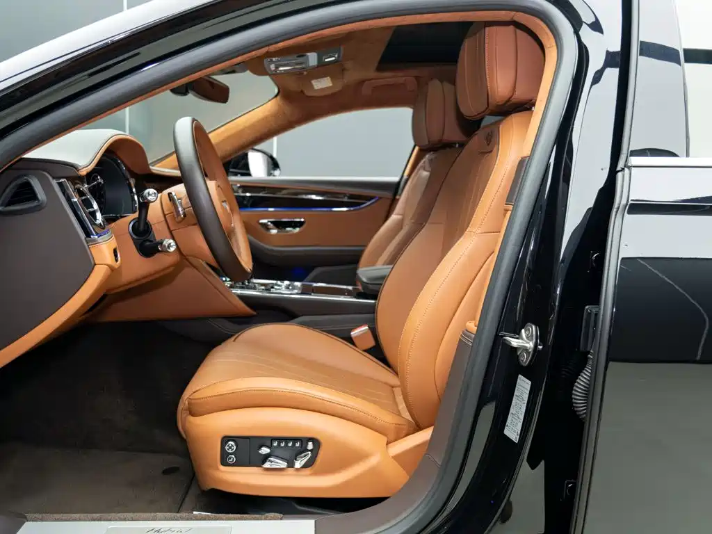 Bentley Flying Spur PHEV — миниатюра 12