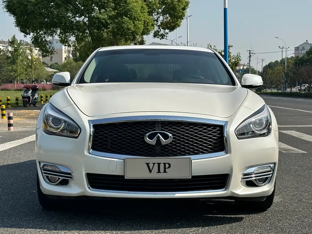Infiniti Q70 — миниатюра 2