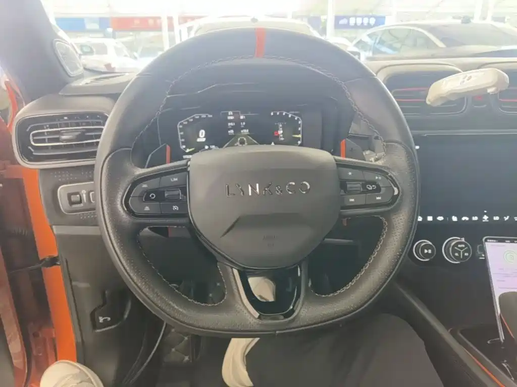 Lynk & Co 02 Hatchback — миниатюра 11