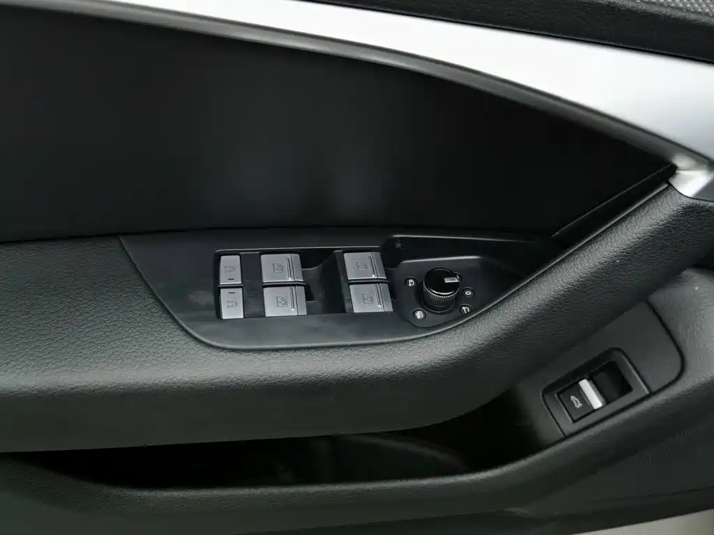 Audi A6L — миниатюра 9